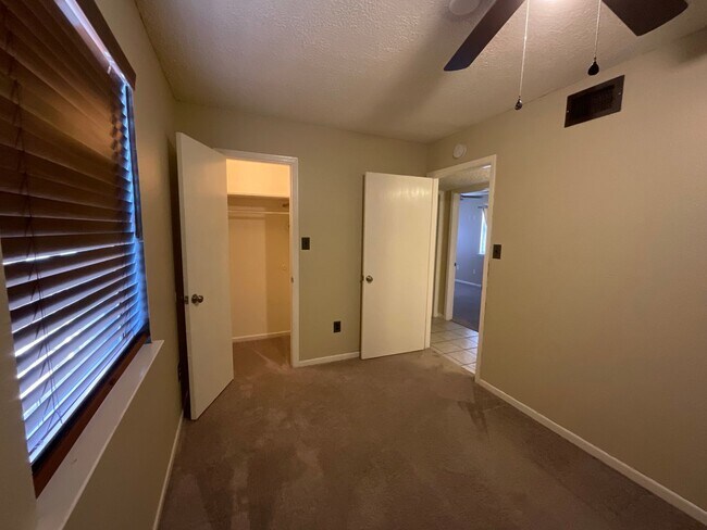 Building Photo - **APPLICATION RECEIVED**  3-Bedroom Home in Downtown Burnet with Large Fenced Yard!