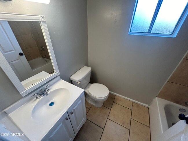 Building Photo - 1836 E Harvard St