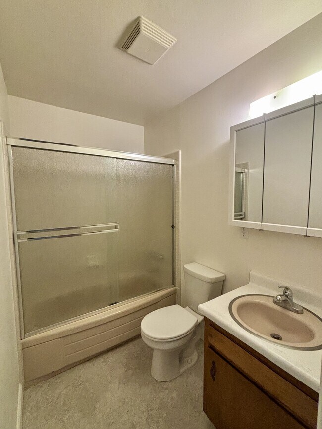 Building Photo - 297 Cornwall Ave