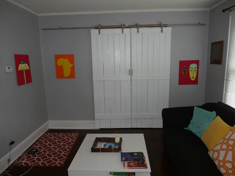 Furnished bedroom - 1065 Atlantic Dr NW