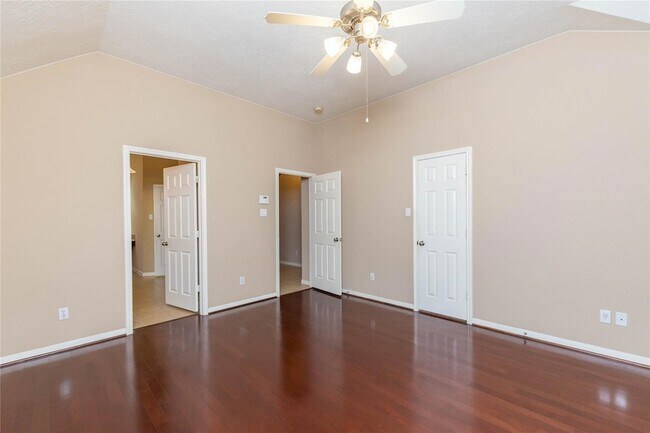 Building Photo - 2201 Signal Hill Dr