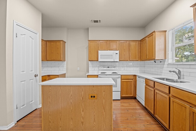 Building Photo - 511 Shannon Rose