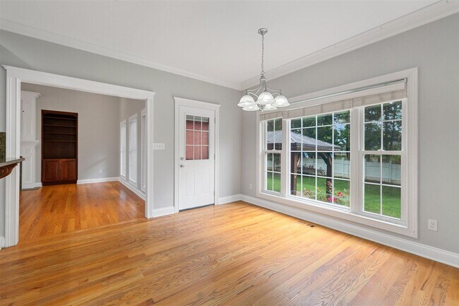Building Photo - 3630 Amherst Dr