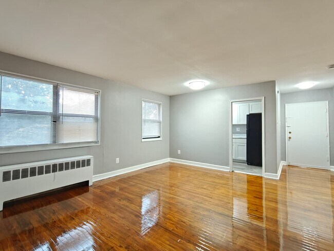 Building Photo - 131 Forest Ave