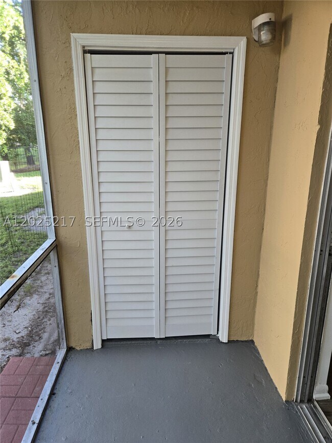 Building Photo - 2240 SW 81st Ave