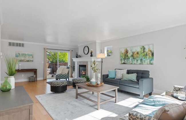 Building Photo - Welcome to this beautiful 3-bedroom, 2.5-b...