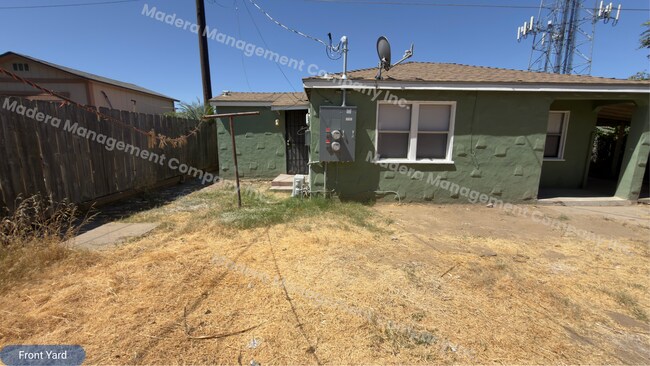 Building Photo - One Bedroom Back house- Available Now!