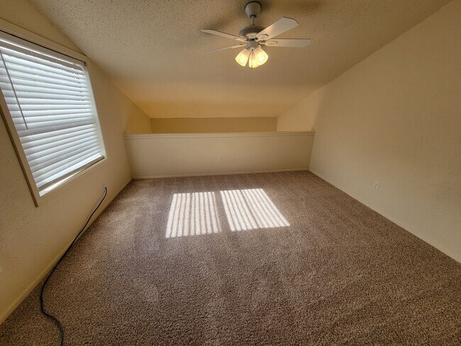 Building Photo - 1-bed, 1-bath unit in Bryan, great locatio...