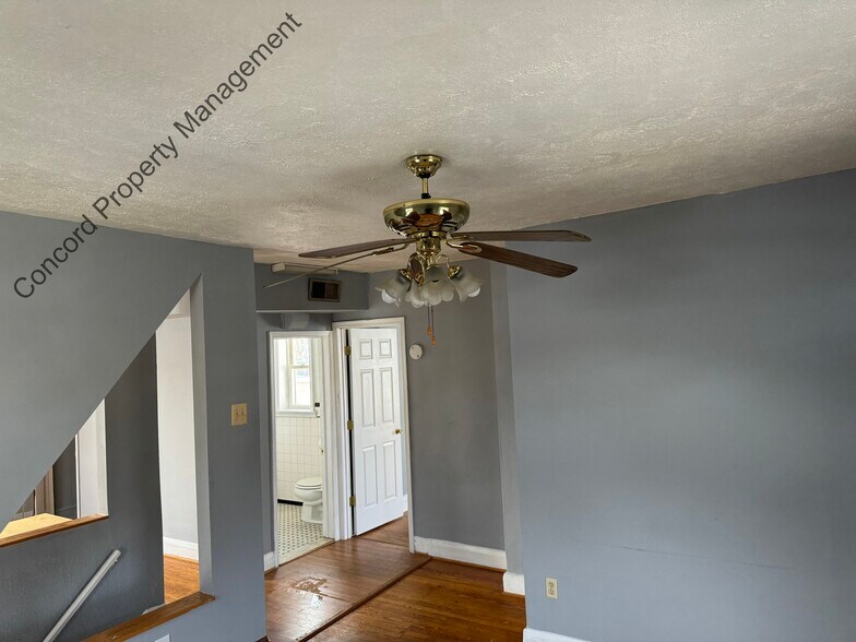 Building Photo - 3033 Hamilton Ave