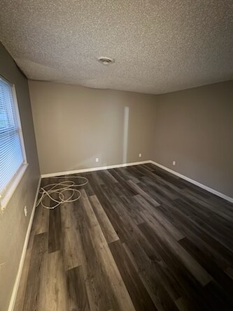 Building Photo - 321 Cedarview Ct