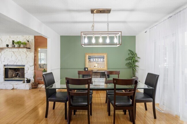 Building Photo - 8410 Smoketree Cir