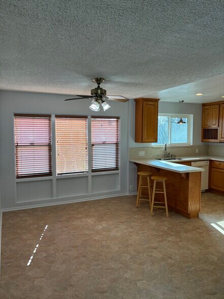 Ceiling Fan w/Lights in Large Dining Room - 1520 Spruce St
