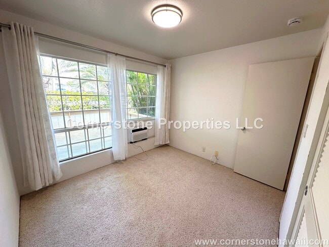 Building Photo - 468 Mananai Pl