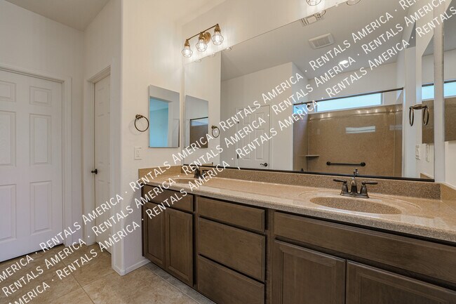 Building Photo - 5653 W Valor Way
