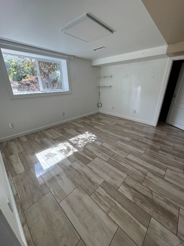 Building Photo - 810 600 W