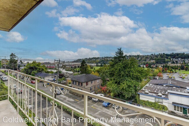 Building Photo - 2 br, 2 bath House - 2625 13th Avenue West...