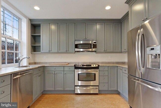 Building Photo - 315 Constitution Ave NE