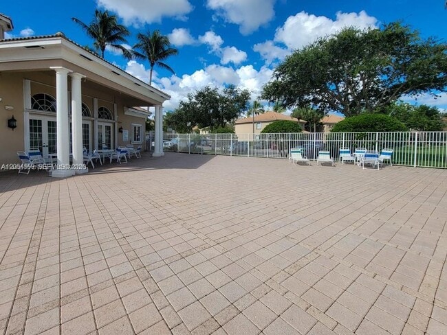 Building Photo - 7337 Smithbrooke Dr