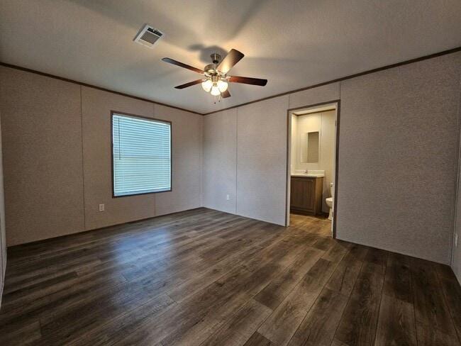 Building Photo - 551 James Ct