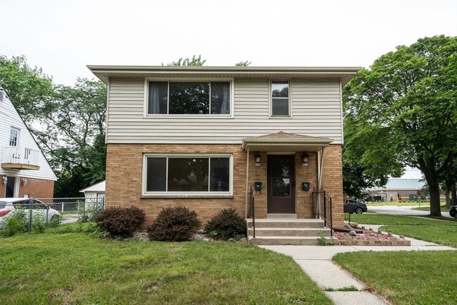 Building Photo - Spacious 3 Bedroom 1Bath Lower Duplex in P...