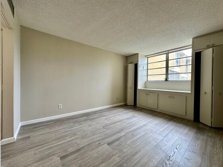 Building Photo - 6020 NW 64th Ave