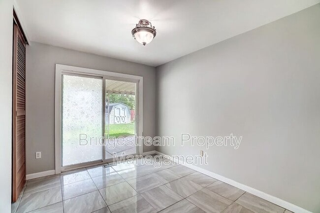Building Photo - 4354 Meadowcroft Rd