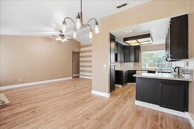 Building Photo - 8138 Sonoma Hills Way