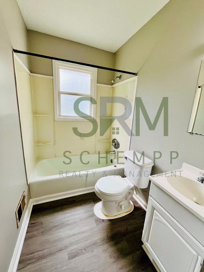 Building Photo - **NOW AVAILABLE** Updated 3BR Ranch in Shively Section 8 Accepted