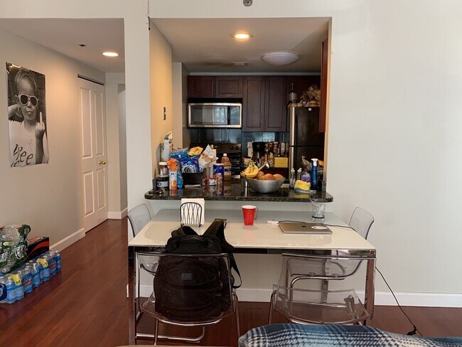 Building Photo - 8-10 Museum Way