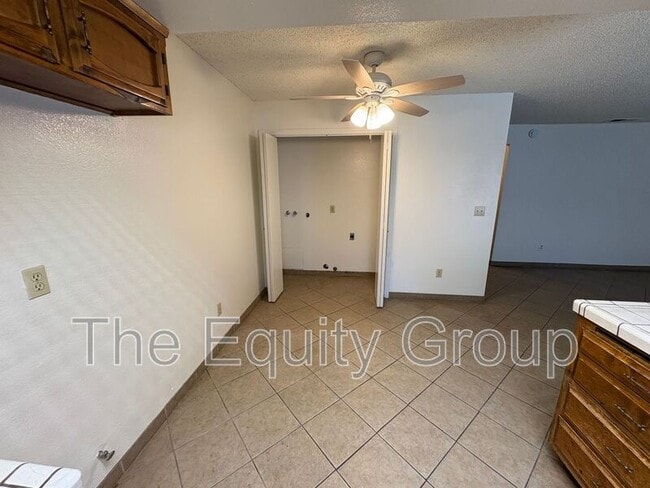 Building Photo - 1748 E Laura Ave