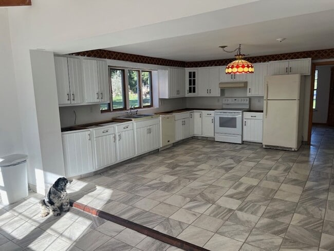 Building Photo - Beautiful Landale 4 Bedroom Single with 2 car garage for rent $3,450/month