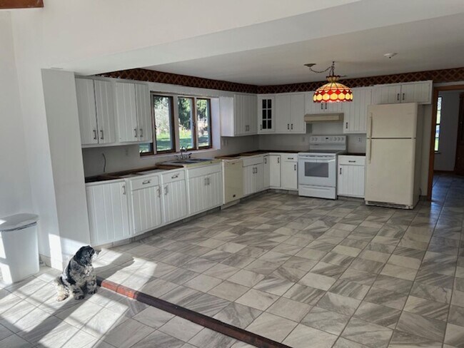Building Photo - Beautiful Landale 4 Bedroom Single with 2 car garage for rent $3,650/month