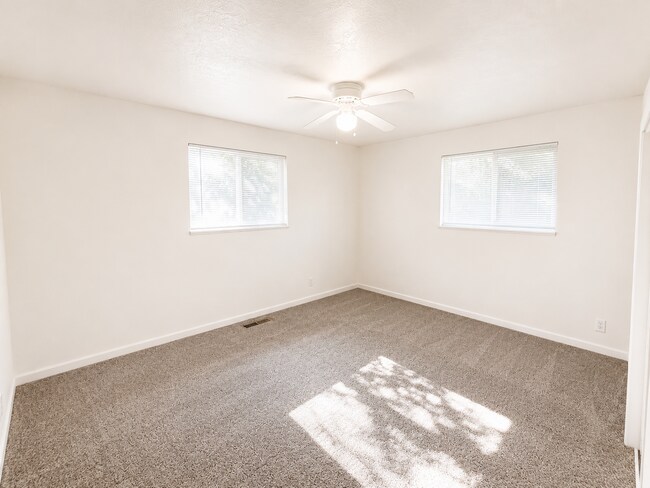 Building Photo - Provo home with a huge yard.