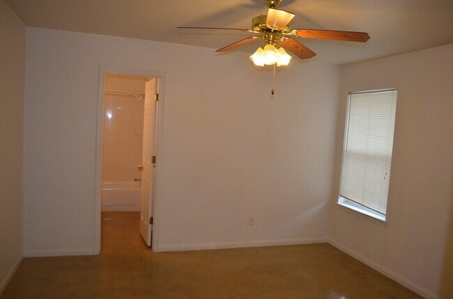 Building Photo - 938 RW