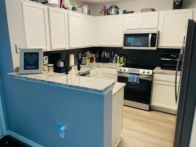 Building Photo - 5624 Giddyup Ln