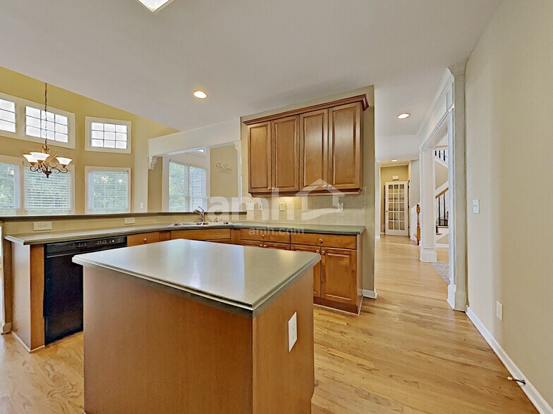 Building Photo - 1758 Crossvale Dr