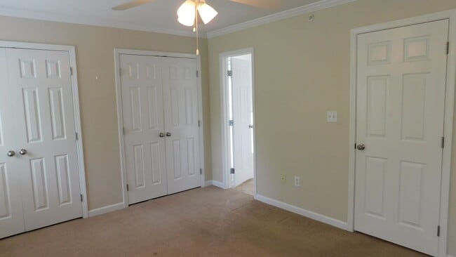 Building Photo - 206 Park Village Cir