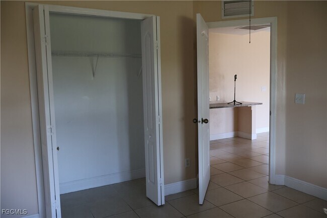 Building Photo - 3805 22nd St SW