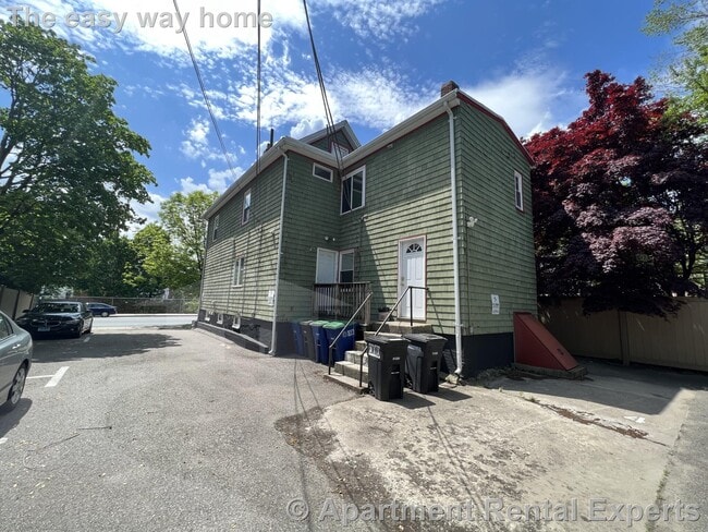 Building Photo - 735 Somerville Ave