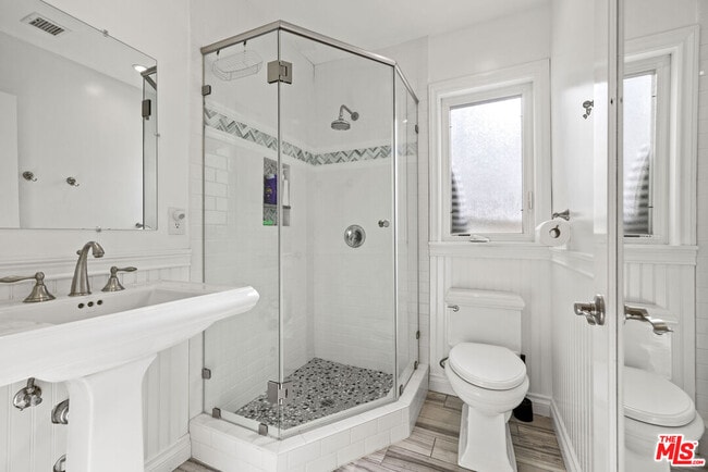 Building Photo - 6671 Dume Dr