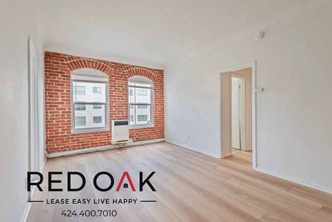 Primary Photo - 974 1/2 Gramercy Pl-506