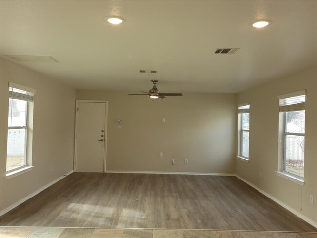 Building Photo - 1306 Davis Mountain Loop