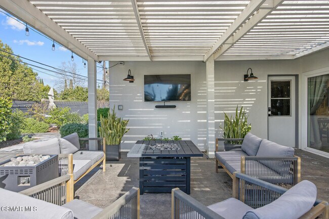 Building Photo - 1449 Norwich Ave