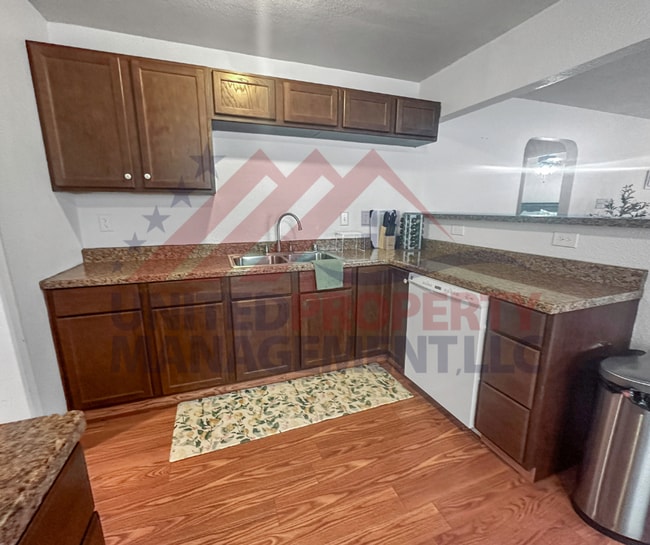 Building Photo - Fully Furnished 4 bedroom 3 bathroom home