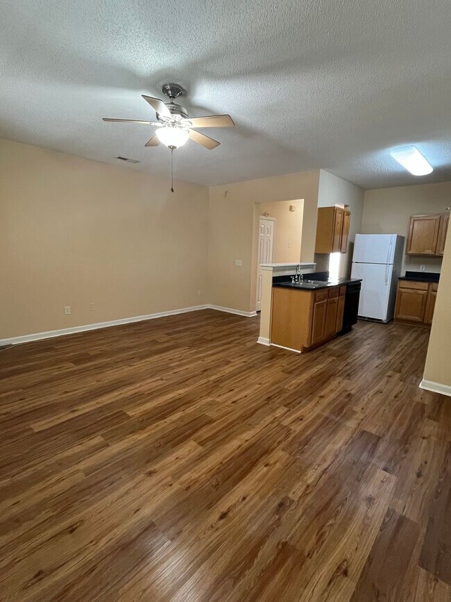 Building Photo - 3Br 3Ba Liberty Hall Townhome