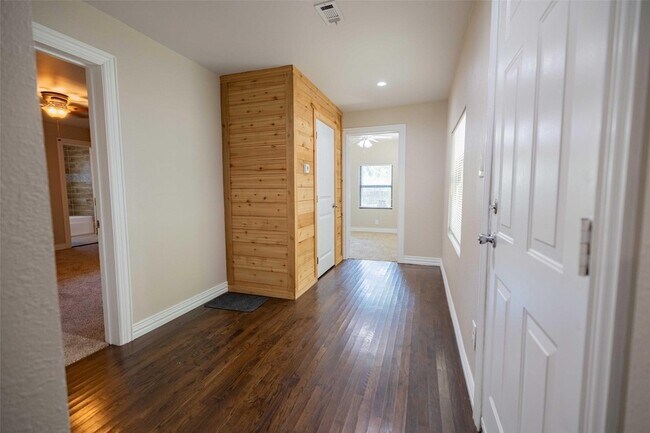Building Photo - 1126 Wilbur St