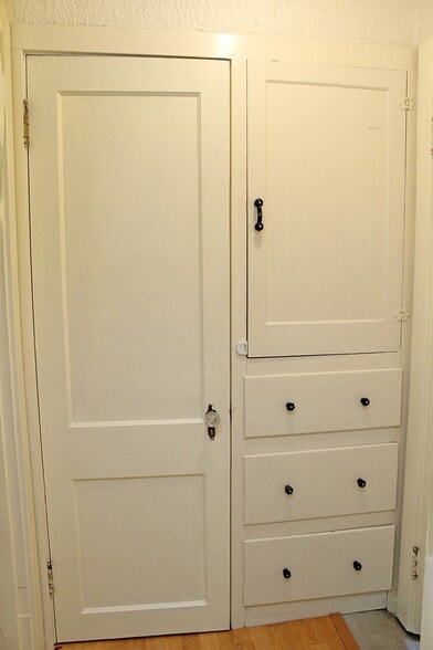 Building Photo - 3087 SE Ankeny St