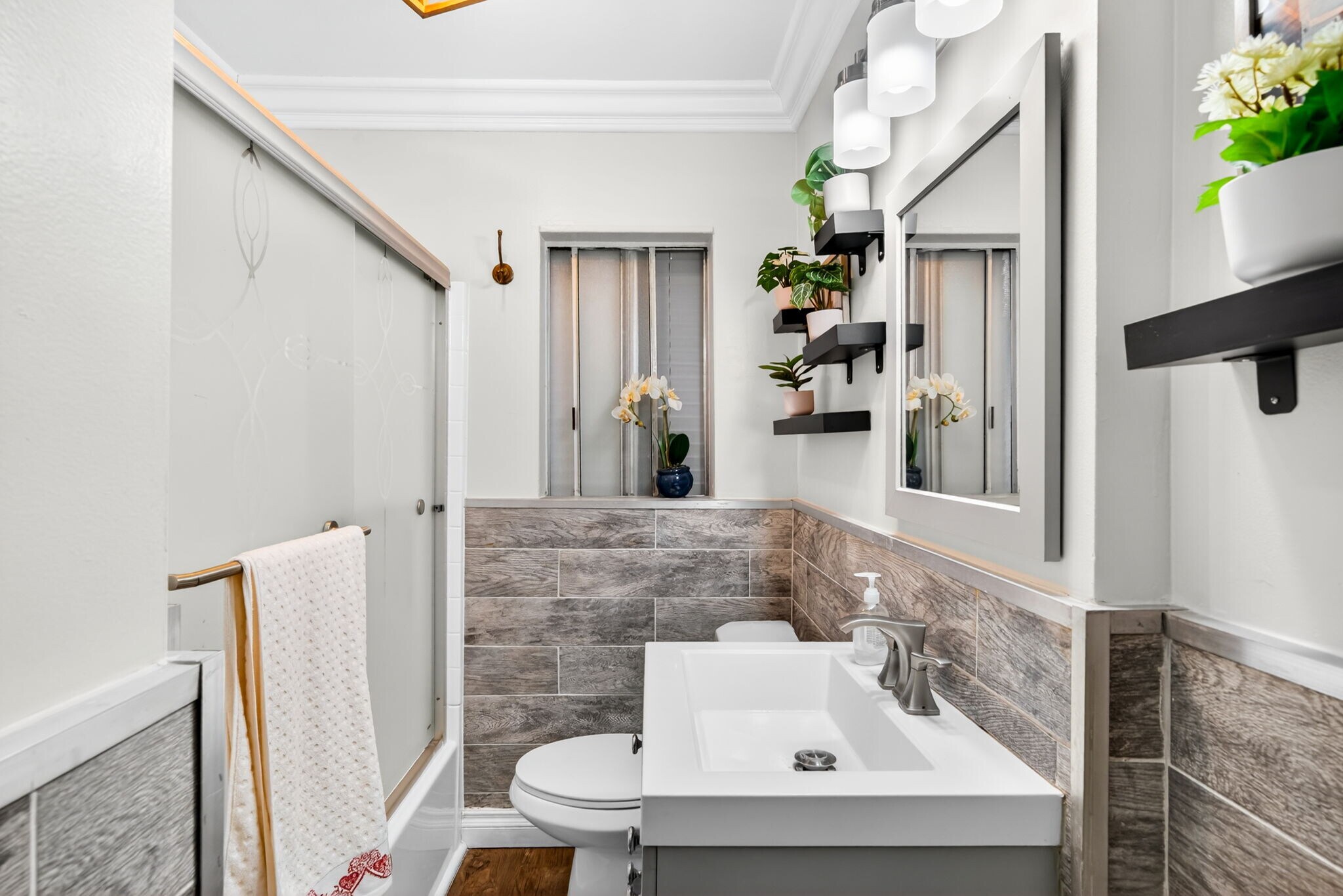 Building Photo - 1200 Tamarind Ave