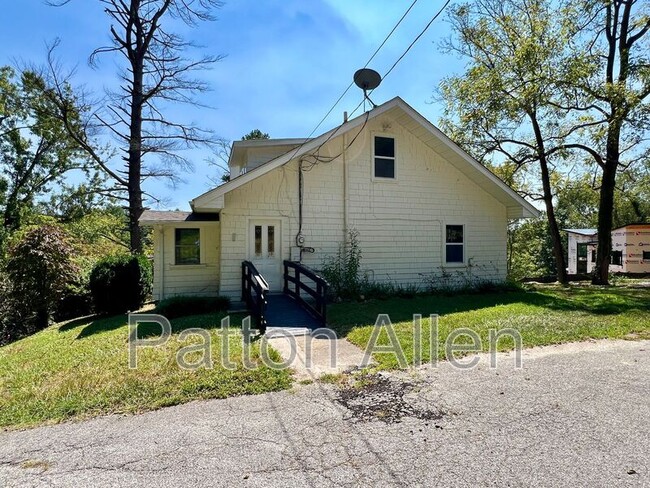 Building Photo - 15 Woodbine Rd