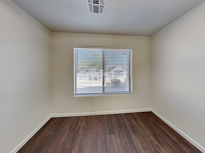 Building Photo - 10706 S Distillery Canyon Spring Dr